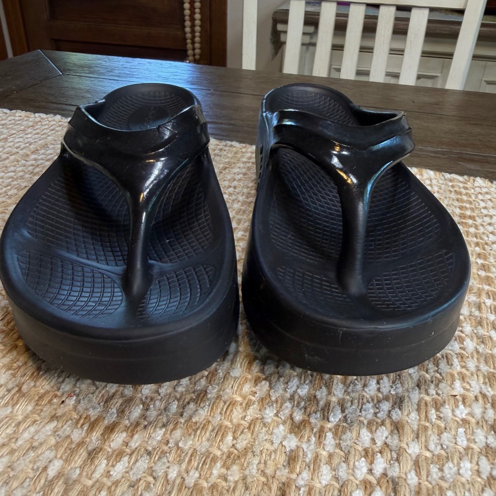 OOFOS OOmega OOriginal Black Platform Recovery Sandals Womens 9 Thong Flip Flops - Picture 4 of 8
